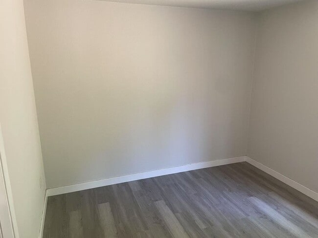 Building Photo - Nice 3-bed, 1 -bath single family house in...