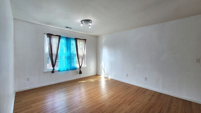 Building Photo - 1828 Somersby Ln