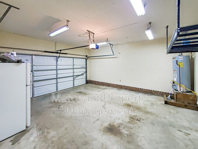 Building Photo - 117 Charmar Way