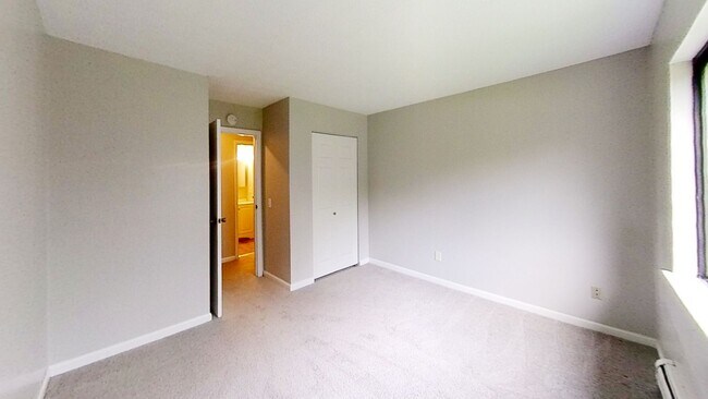 Building Photo - 17 Stenwick Dr