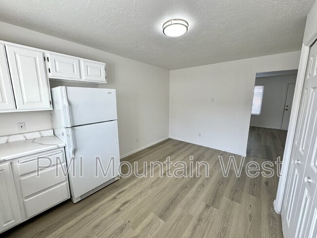 Building Photo - 49 S 200 W