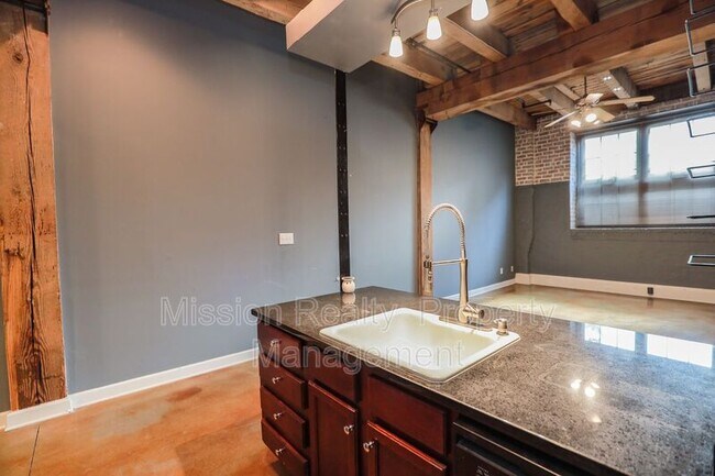Building Photo - 815 Porter St