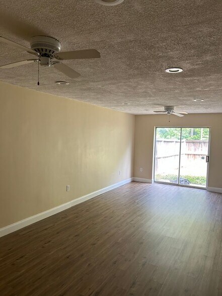 Building Photo - 809 Sledgehammer Dr