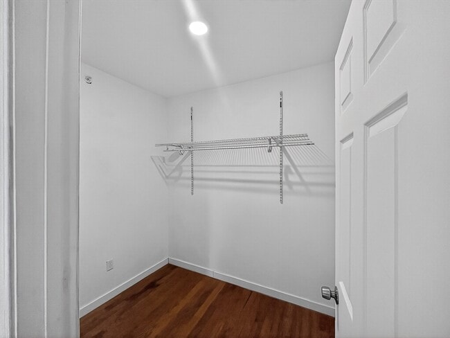 Building Photo - 247 Pilgrim Ave