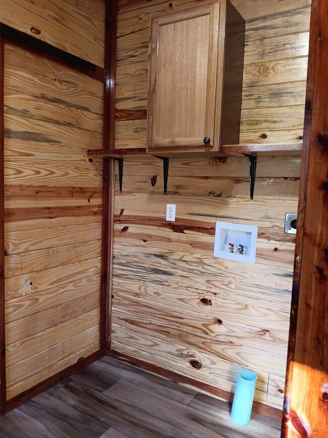 Building Photo - 10827 MS-15