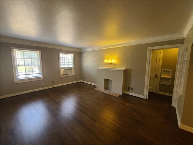 Building Photo - 5920 La Vista Dr