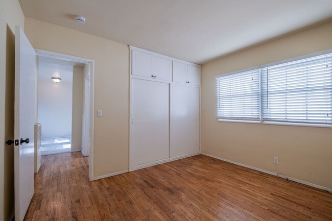 Building Photo - 1504 S Catalina Ave