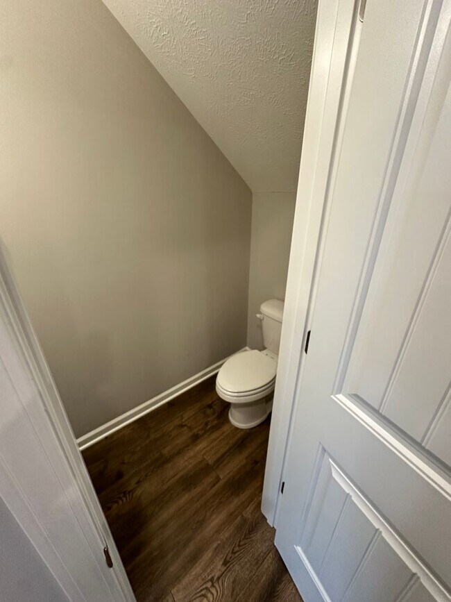 Building Photo - Beautiful 2 Bed 2.5 Bath Townhome *ZONED FOR BLACKMANS SCHOOLS*