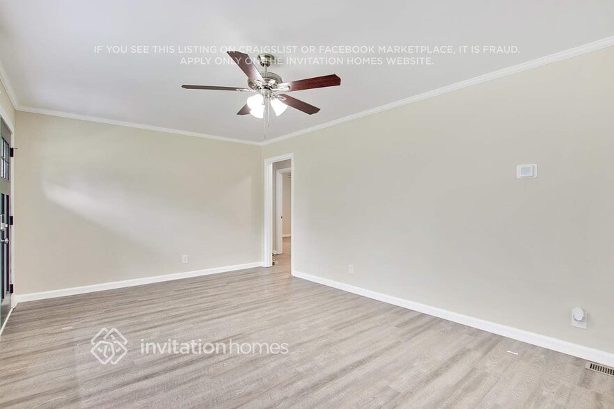 Building Photo - 2246 Collins Dr