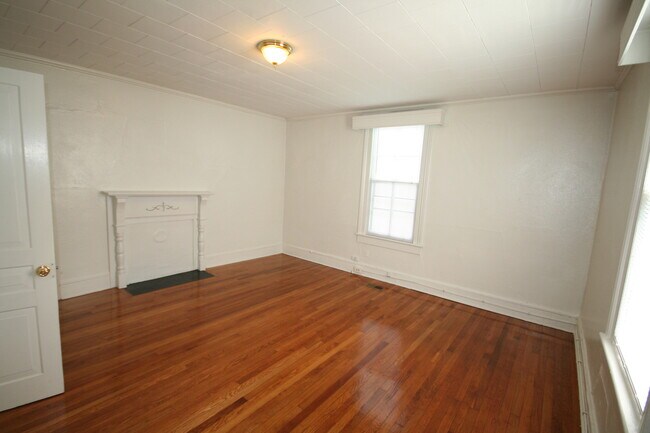 Building Photo - Perfect 3BR Home by Duke - All Appliances ...