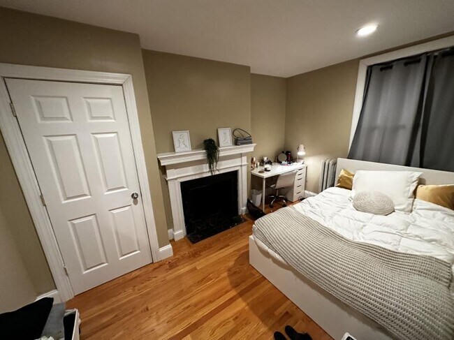 Building Photo - 4 bedroom in Brookline MA 02446