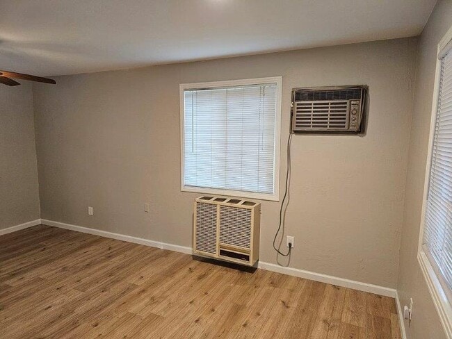 Building Photo - 13825 Dry Creek Rd