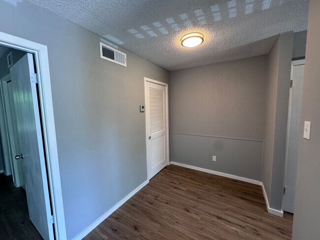 Building Photo - 309 E Dean Ave