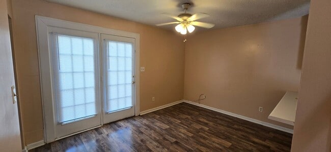 Building Photo - 803 Ruby St