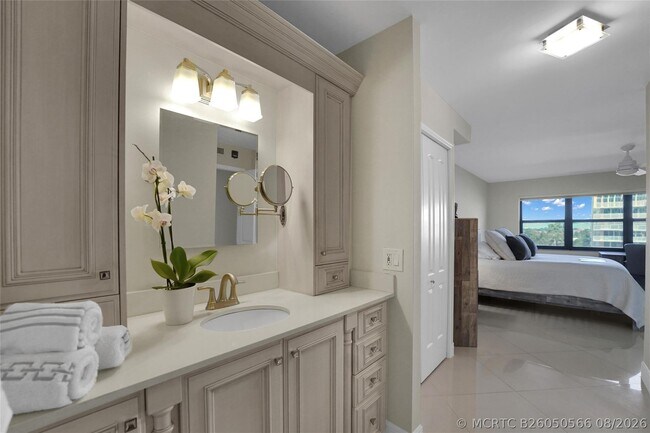 Building Photo - 5100 N Ocean Blvd