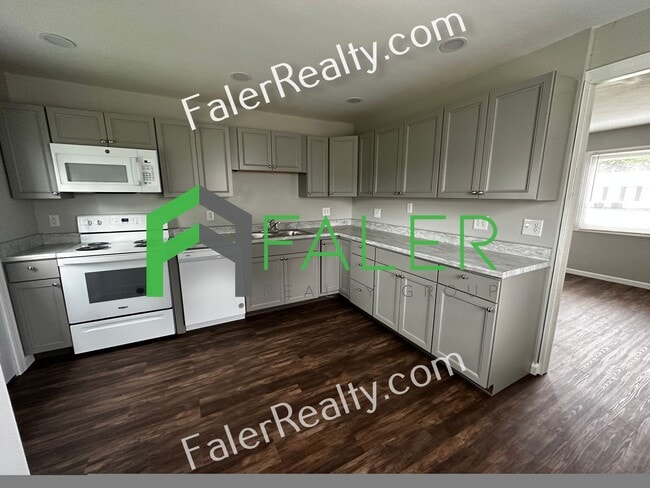 Building Photo - Beautifully Remodeled Home - Available NOW!