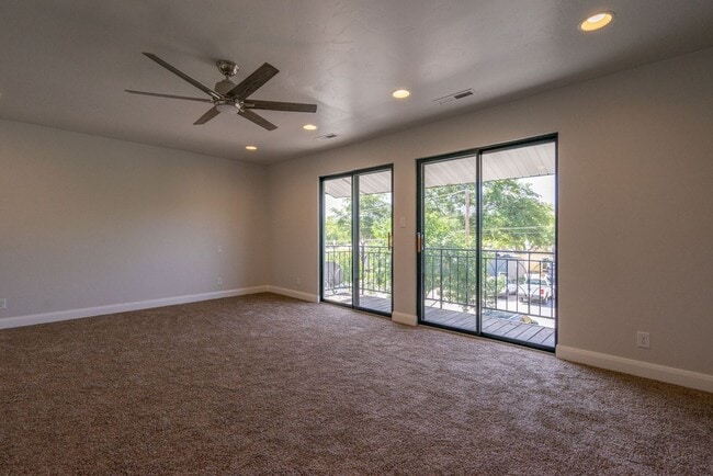Building Photo - Fully Remodeled Townhome in the Heart of D...
