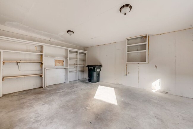 Building Photo - Beautifully Renovated 2 Bed 2 Bath - Deep-...