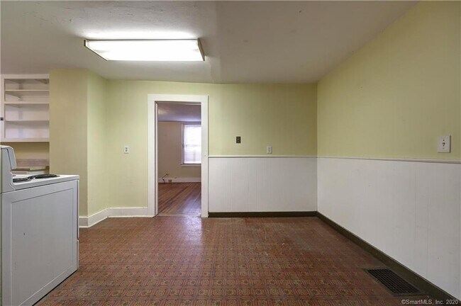 Building Photo - 473 Amity Rd