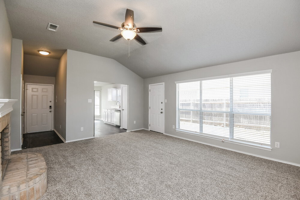 Building Photo - 1121 Sandalwood Dr
