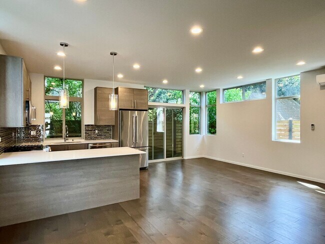 Building Photo - Charming Modern Stand-Alone Home in Ballar...