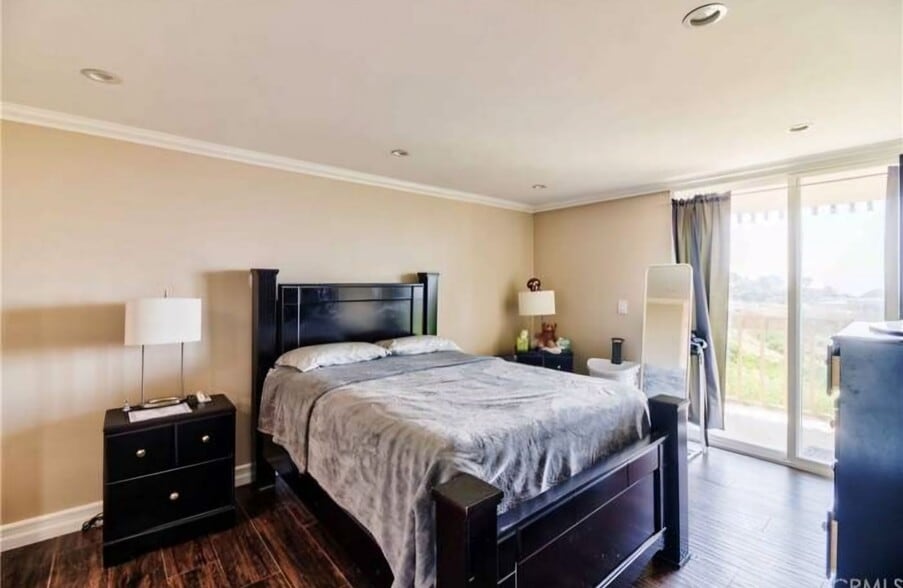 Building Photo - 6526 Ocean Crest Dr