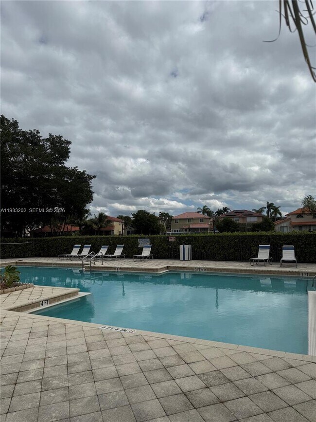 Building Photo - 3310 Pinewalk Dr N