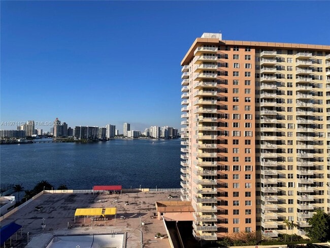 Building Photo - 250 174th St