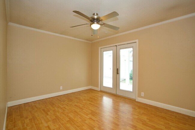Building Photo - 1383 Spruce St
