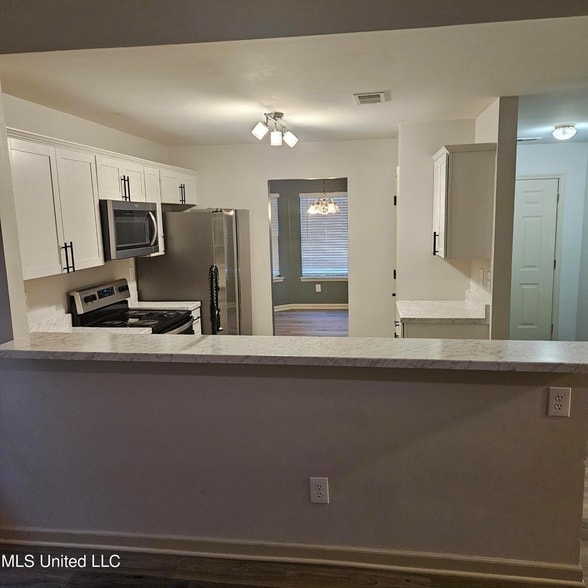 Building Photo - 8349 Regal Bend Dr