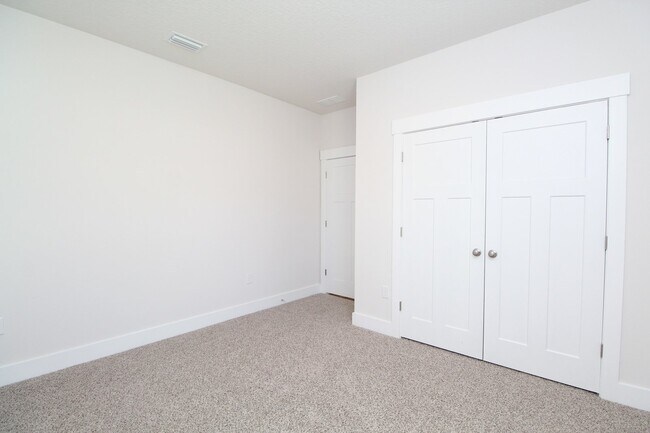 Building Photo - Don’t Miss This 4BR Home — 3-Car Garage, Modern Interior, Open Layout & Community Pool in Prime 9...
