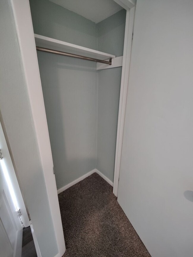Building Photo - *Recently Updated 2BD/1.5BA Townhouse Available for Rent in West Mifflin*