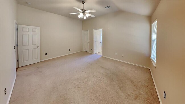 Building Photo - 21886 Pioneer Cir