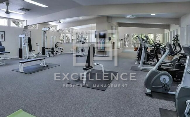 Building Photo - Upper 2/1 With New Carpets, Updated Kitchen and Many Many Many Community Features!