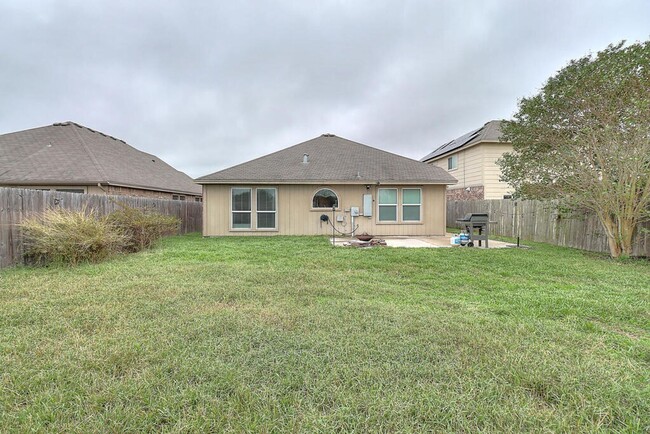 Building Photo - 7701 Cattlemen Dr