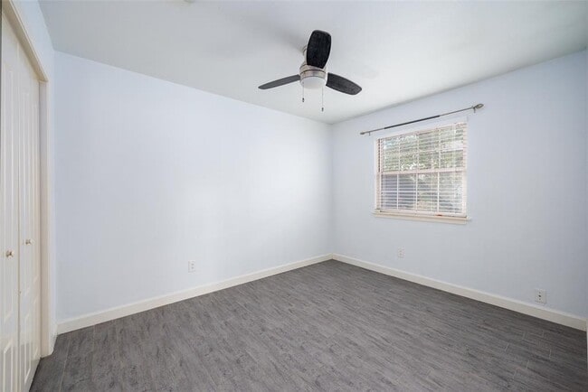Building Photo - 802 Prince Valiant Dr