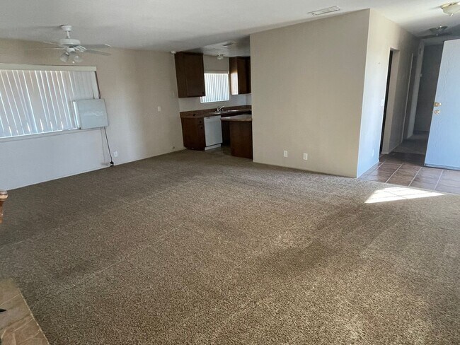 Building Photo - Apple Valley-Cute Starter Home- 2 Bedrooms, 2 Bathrooms, All Appliances Included, Fully Fenced