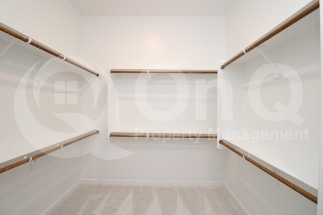 Building Photo - 3871 E Rainbow Dr