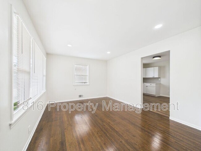 Primary Photo - 11214 E Lexington Ave