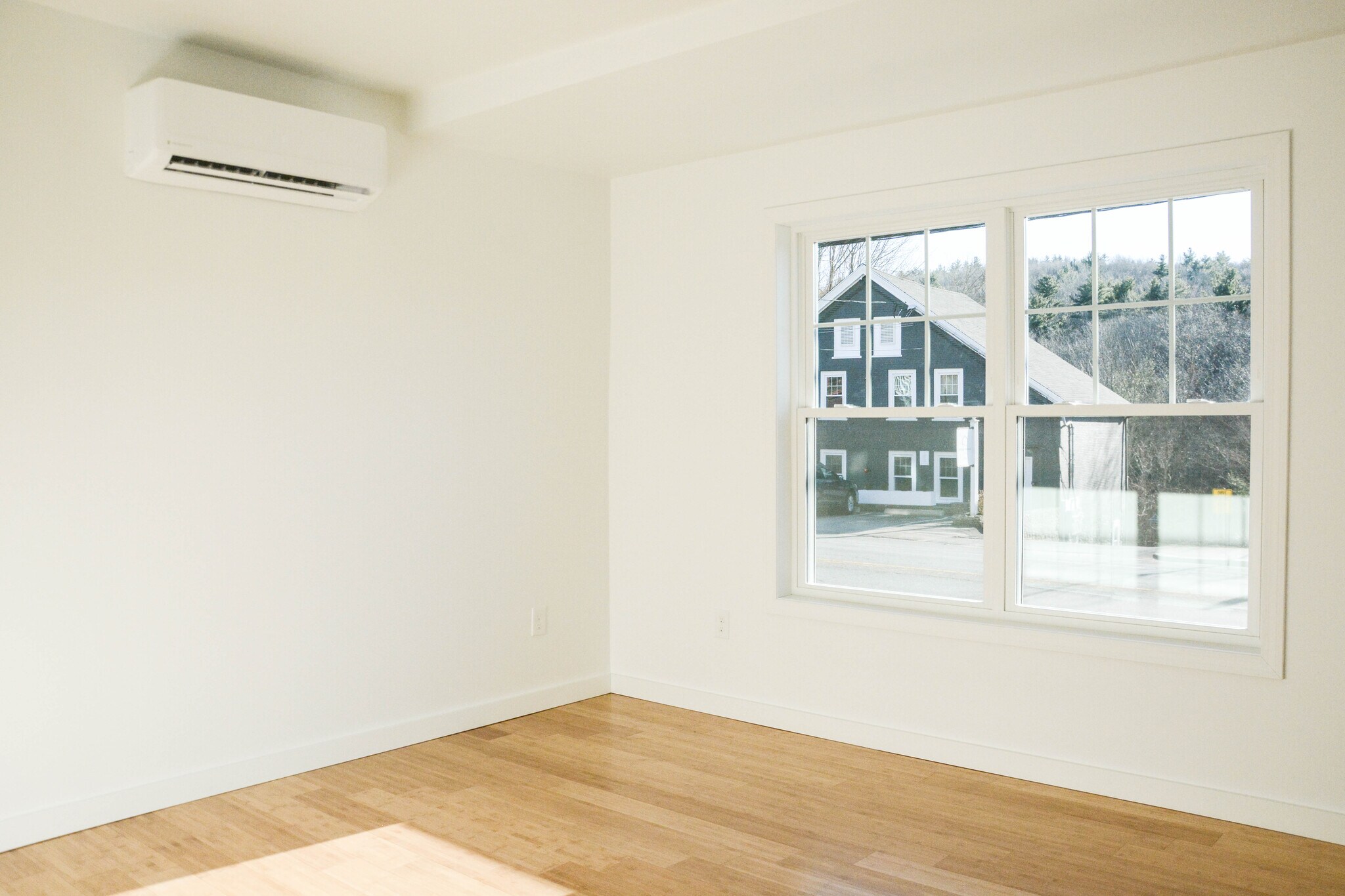 Building Photo - 548 Main St