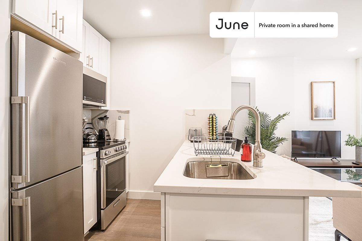 Building Photo - Room in Shared 3 bed/2 bath home