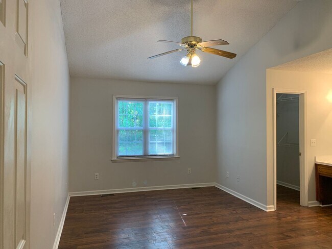 Building Photo - Clayton Ranch, 3 Bedrooms, Large Yard, App...