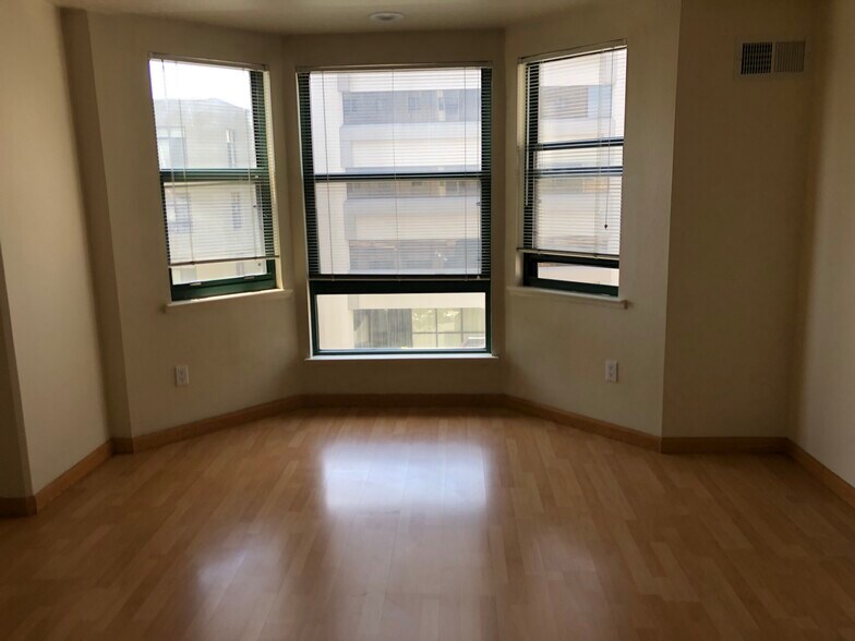 Building Photo - 988 Franklin St