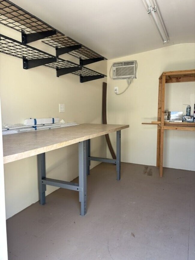 Building Photo - LOVELY SINGLE LEVEL 3 BEDROOM W/DEN 2 BATH PEORIA HOME VERY CLEAN!