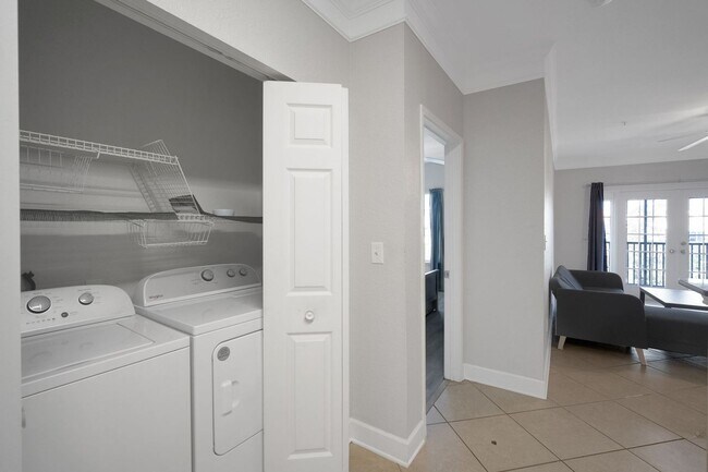 Building Photo - 2 Bedroom Condo in Tampa