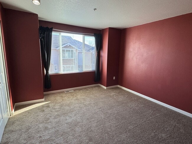 Building Photo - Stylish 2br/2.5ba Townhome with garage and AC in great Beaverton location
