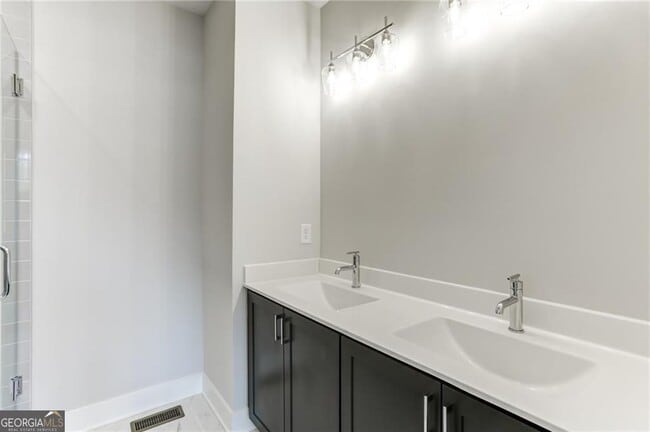 Building Photo - 138 Chestnut Cir