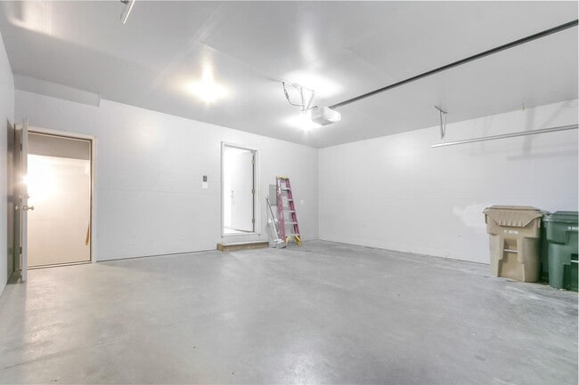 Building Photo - 2414 Commercial Ave