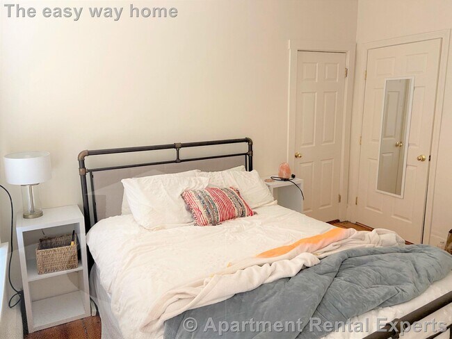 Building Photo - 37 Oak St