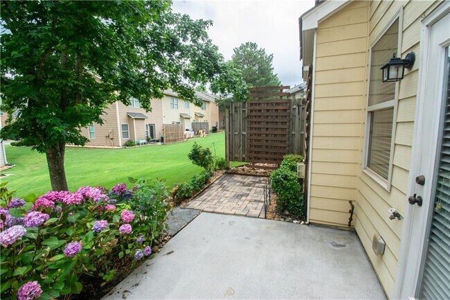 Building Photo - 162 Townview Dr